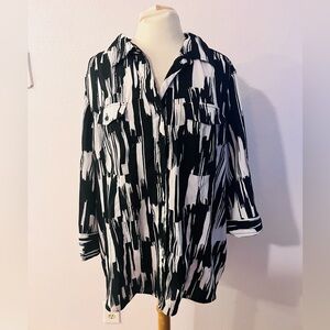 NEW Maggie Barnes brush stroke black/white button down